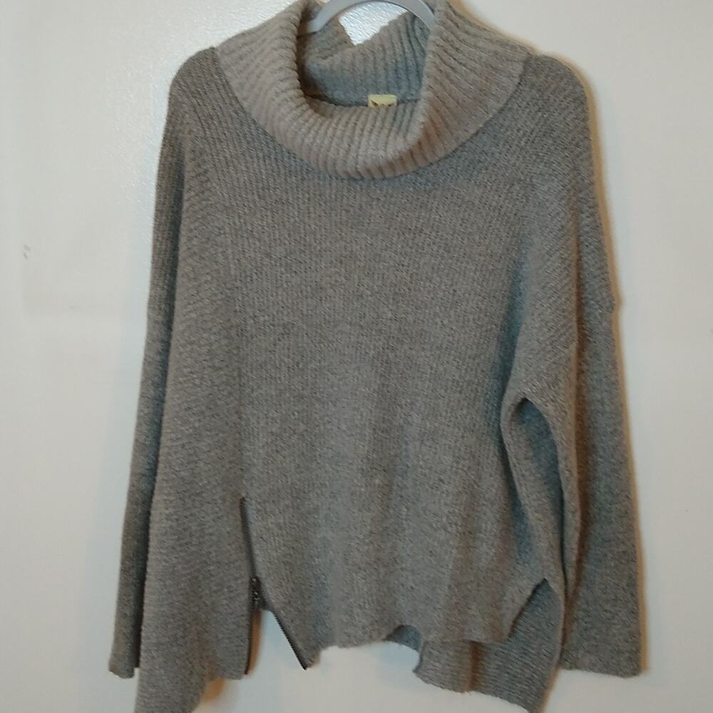 Faded Glory women's size Medium grey cowl neck sweater. Comfy and Cozy